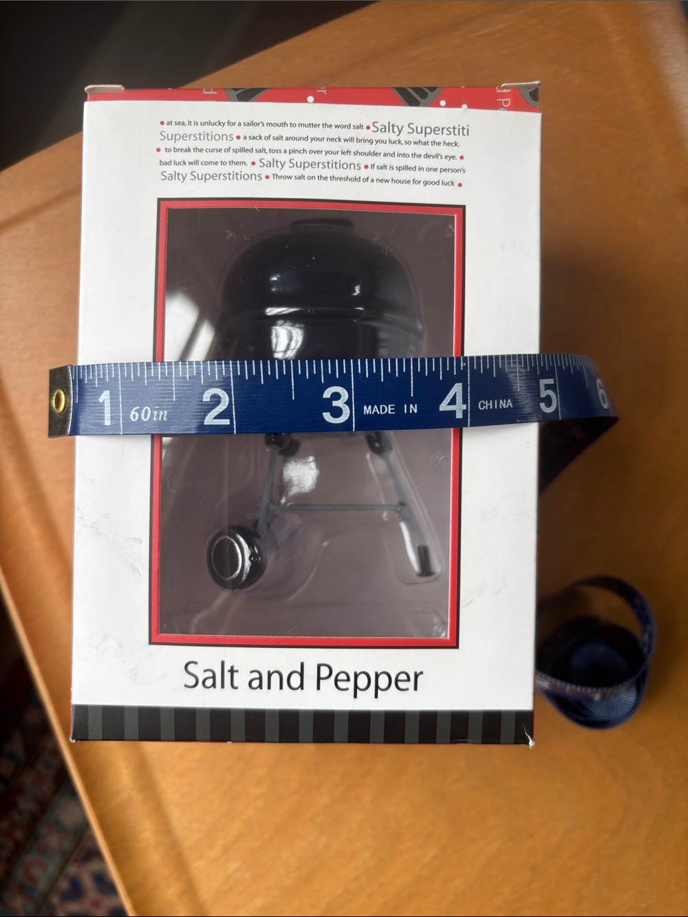 Salt and Pepper Grill-Shaped Shakers - Black - Picture 6 of 6